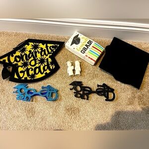 Graduation bundle :  ceramic graduates. Napkins. Glasses sign grad hat